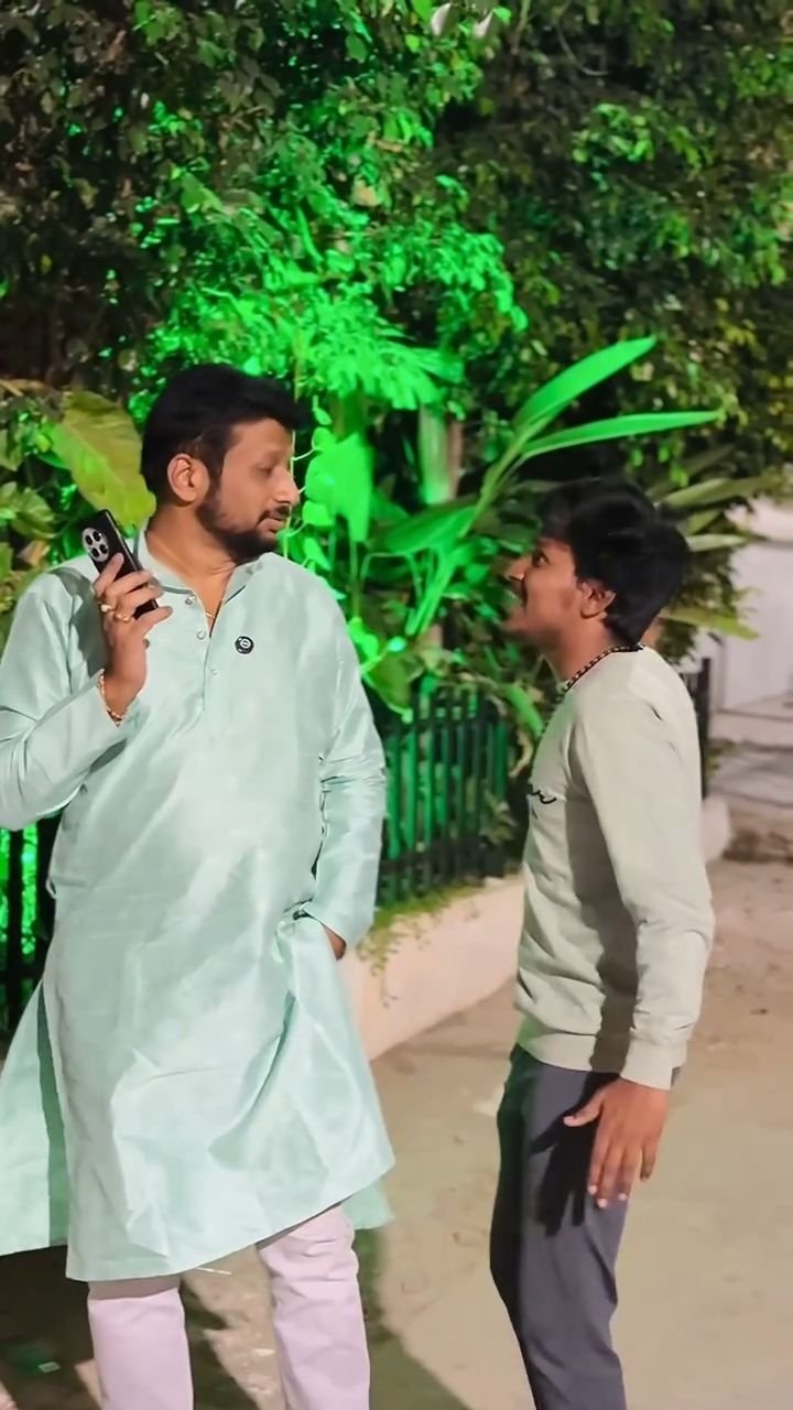 ఊళ్ళో పెళ్ళికి కుక్కల హడావిడి